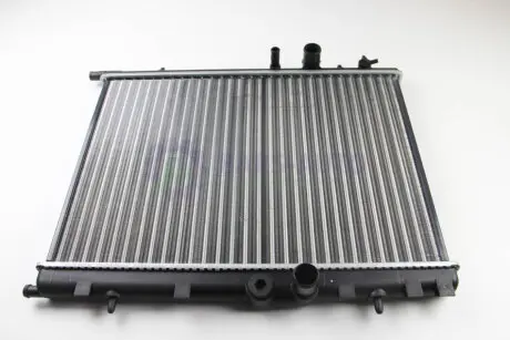Радиатор води Berlingo/Partner (окрім 1.6HDI) 02-08 (380x549x26) ASAM 32177