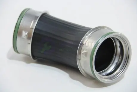 Патрубок интеркулера (нижній) (L) VW T5 1.9TDI 03- AUTOTECHTEILE 314 5032
