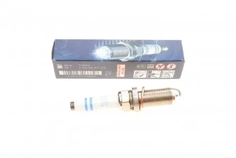 Свеча зажигания Audi A4/A6/VW Golf VII/Passat 2.0TSI 16- BOSCH 0241245677