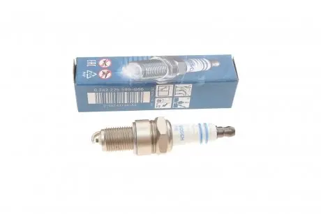 Свеча зажигания Land Rover Defender/Discovery/Range Rover 88-02 BOSCH 0242225599