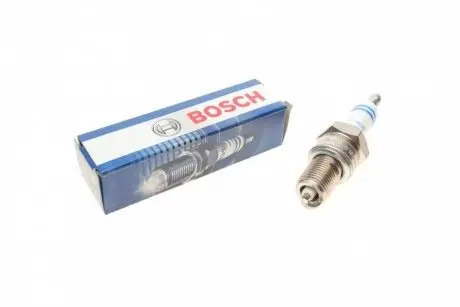 Свеча зажигания VW Passat/Renault Trafic/Clio 1.2-1.6 -96 BOSCH 0 242 229 656