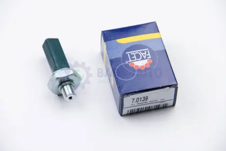 Датчик давления масла (0,5bar/1 конт./зелений) VW Caddy III/Golf V 1.0-1.8 95- FACET 7.0139