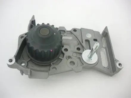 Насос водяной RENAULT CLIO, KANGOO, MEGANE GMB GWR-15A