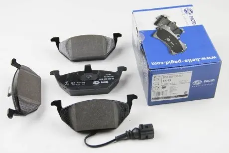 Тормозные колодки пер. Caddy III/Golf V/Octavia/A3 03- (с датчиком) HELLA 8DB355008551