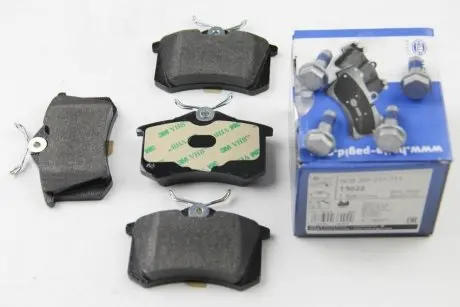 Тормозные колодки зад. Golf III/IV/Passat/Audi A4/A6 (Lucas) HELLA 8DB355017711