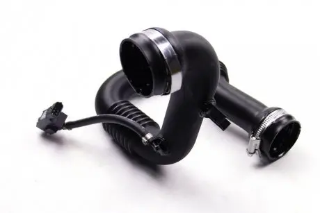 Патрубок интеркулера Trafic II 2.0 dCi 06- RENAULT 8201068612