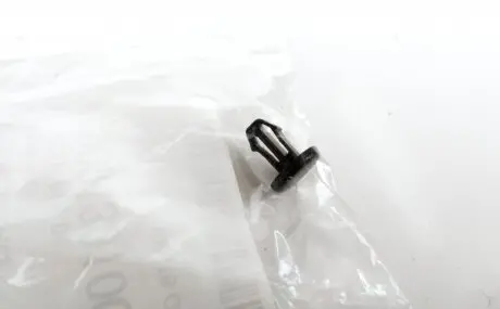 Кліпса панелі скла вітрового SUBARU 909130100