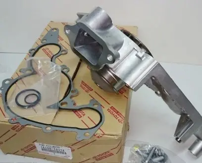 Насос водяной Land Cruiser 100/200 Sequoia Lexus GS/GX/LS/LX/SC TOYOTA 1610059276