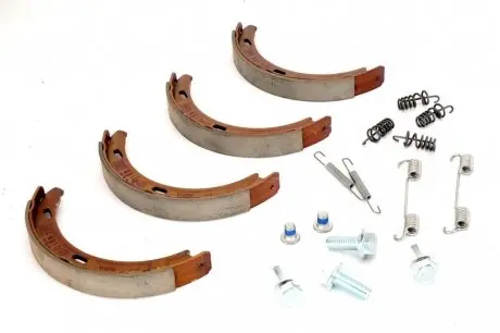 Тормозные колодки барабанные MERCEDES C(W203) "R" 00-10 TRW GS8481