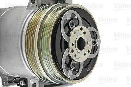 Компрессор кондиционера Ford Focus/C-Max/Kuga 1.4-2.5 04-/Volvo C30/S40/V50 1.6 05-12 Valeo 813323